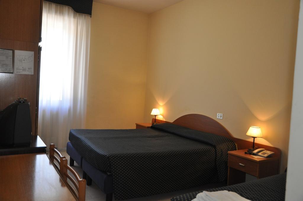 Hotel Terme Di San Vittore Дженга Стая снимка